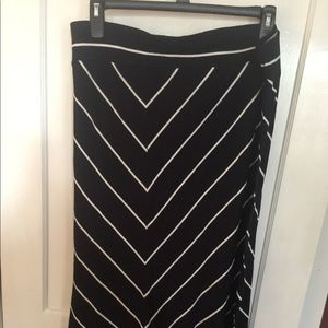 Plus size skirt black and white striped